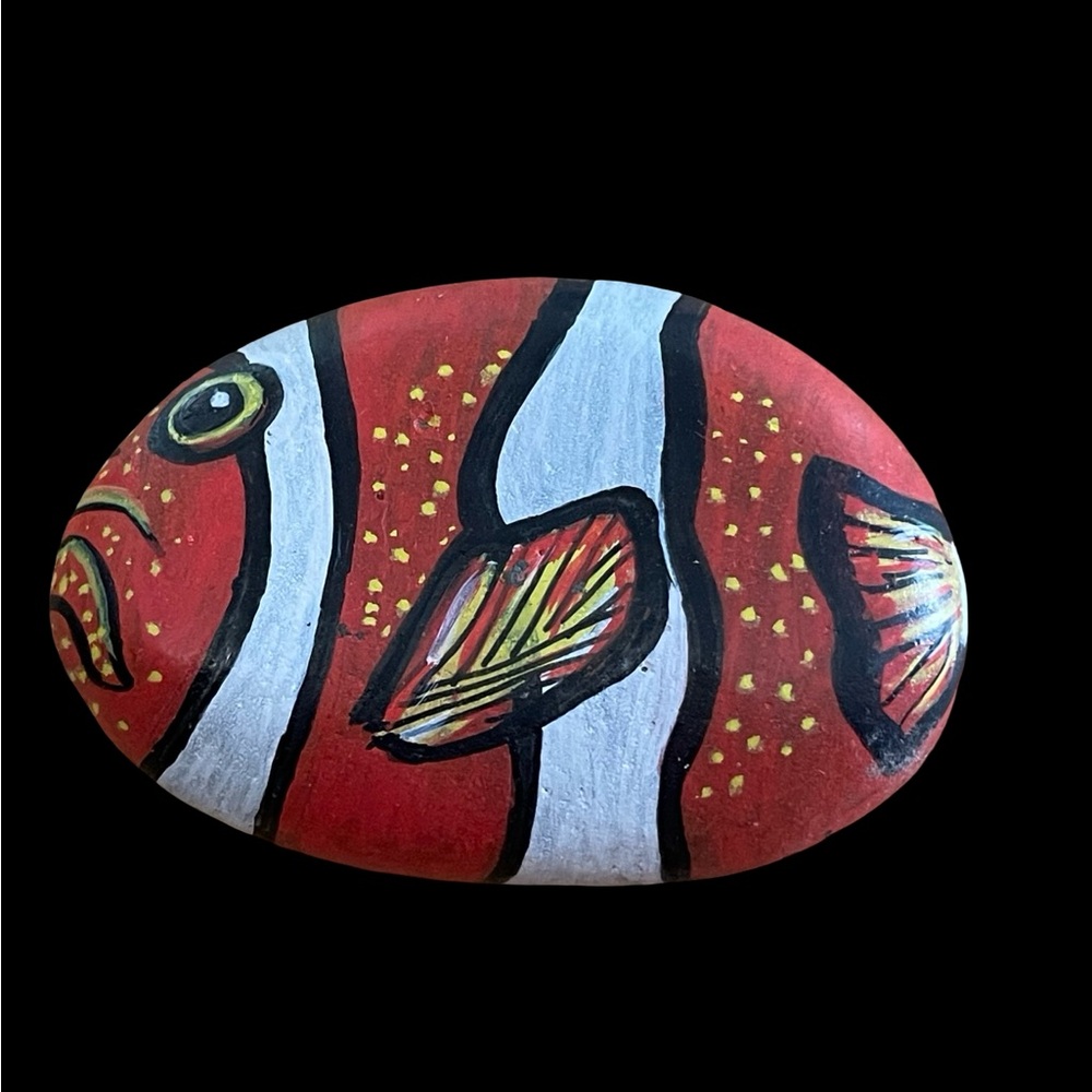 Hand crafted painted clownfish rock orange white yellow black dotted 1.5x3 inch - Picture 4 of 9